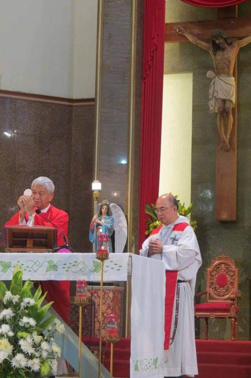 Bishop Broderick Pabillo and Father Jose Antonio Aureada, OP, concelebrating the Thanksgiving Mass for Blessed Justo Takayama Ukon.