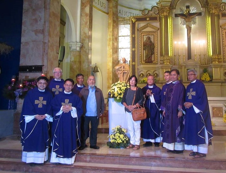 After the Mass, memento photos were taken of the eight concelebrants, with Dr. and Mrs. Ernesto A. de Pedro, Takayama Trustees.